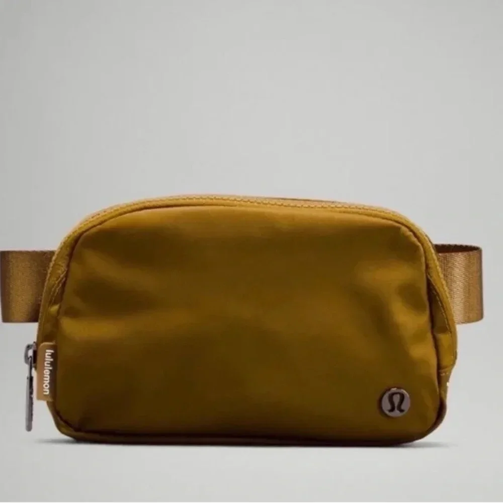 🆕🤎 Lululemon Everywhere Belt Bag Burnt Caramel
